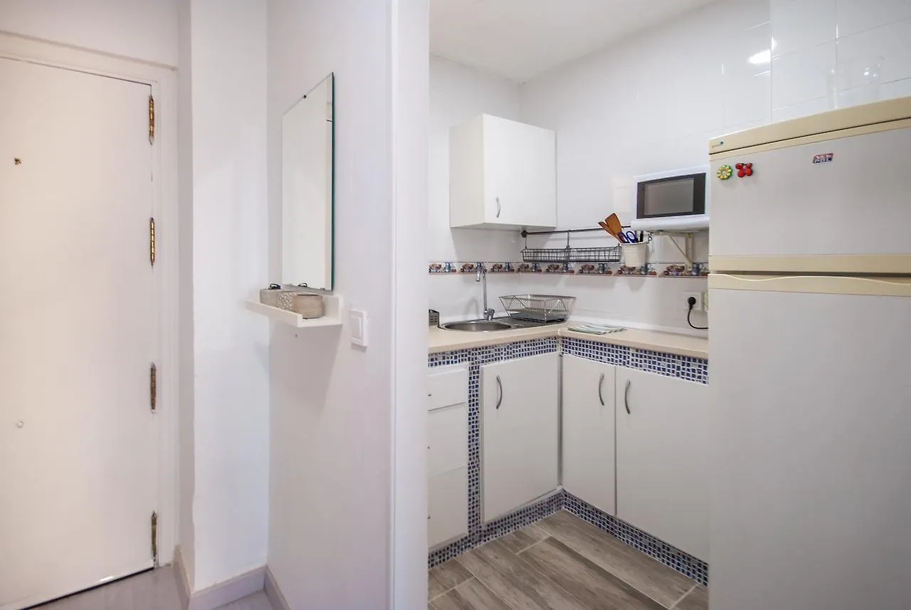 דירות בנאלמדנה Cubo'S Apartamento Iris ספרד