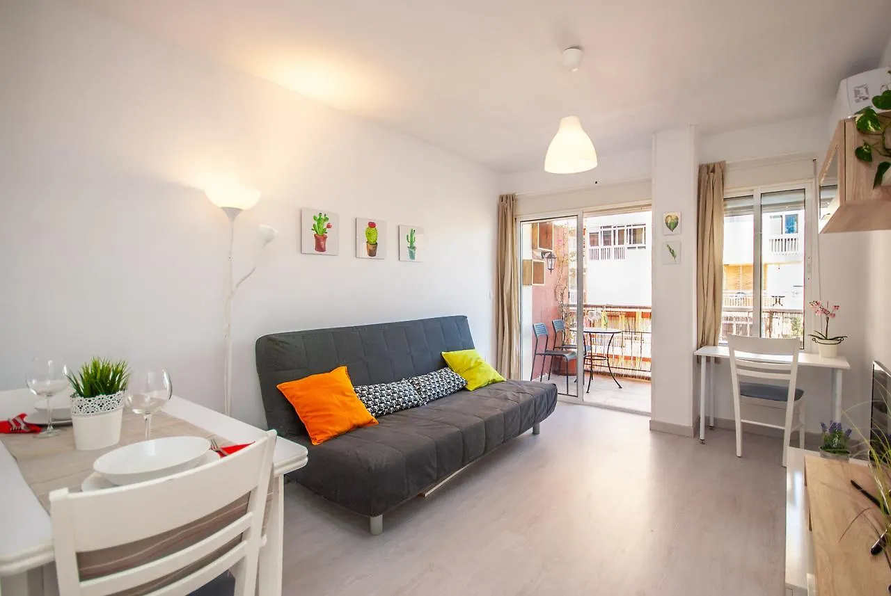 דירות בנאלמדנה Cubo'S Apartamento Iris ספרד