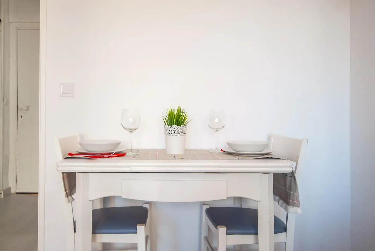 דירות בנאלמדנה Cubo'S Apartamento Iris ספרד