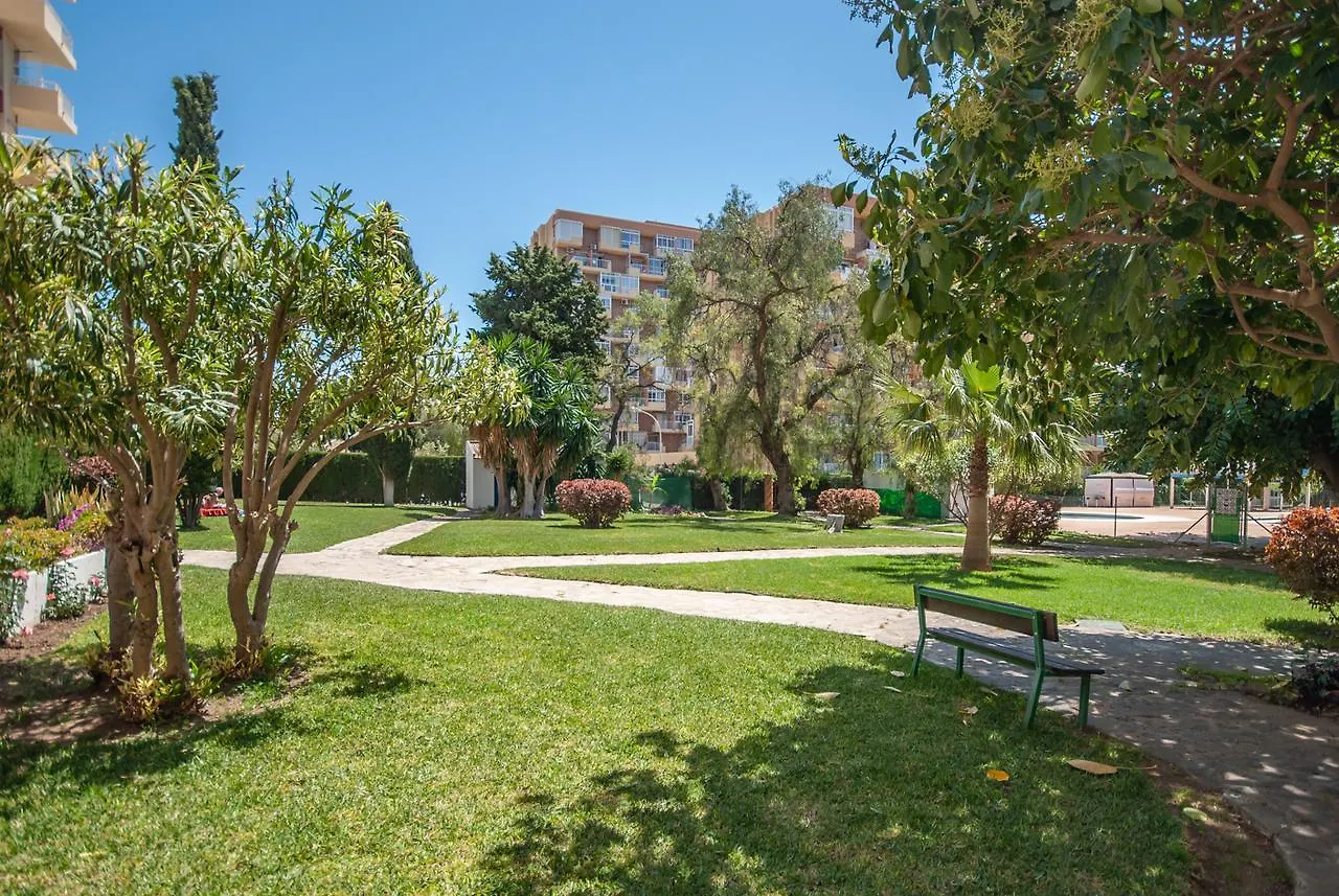 דירות בנאלמדנה Cubo'S Apartamento Iris ספרד